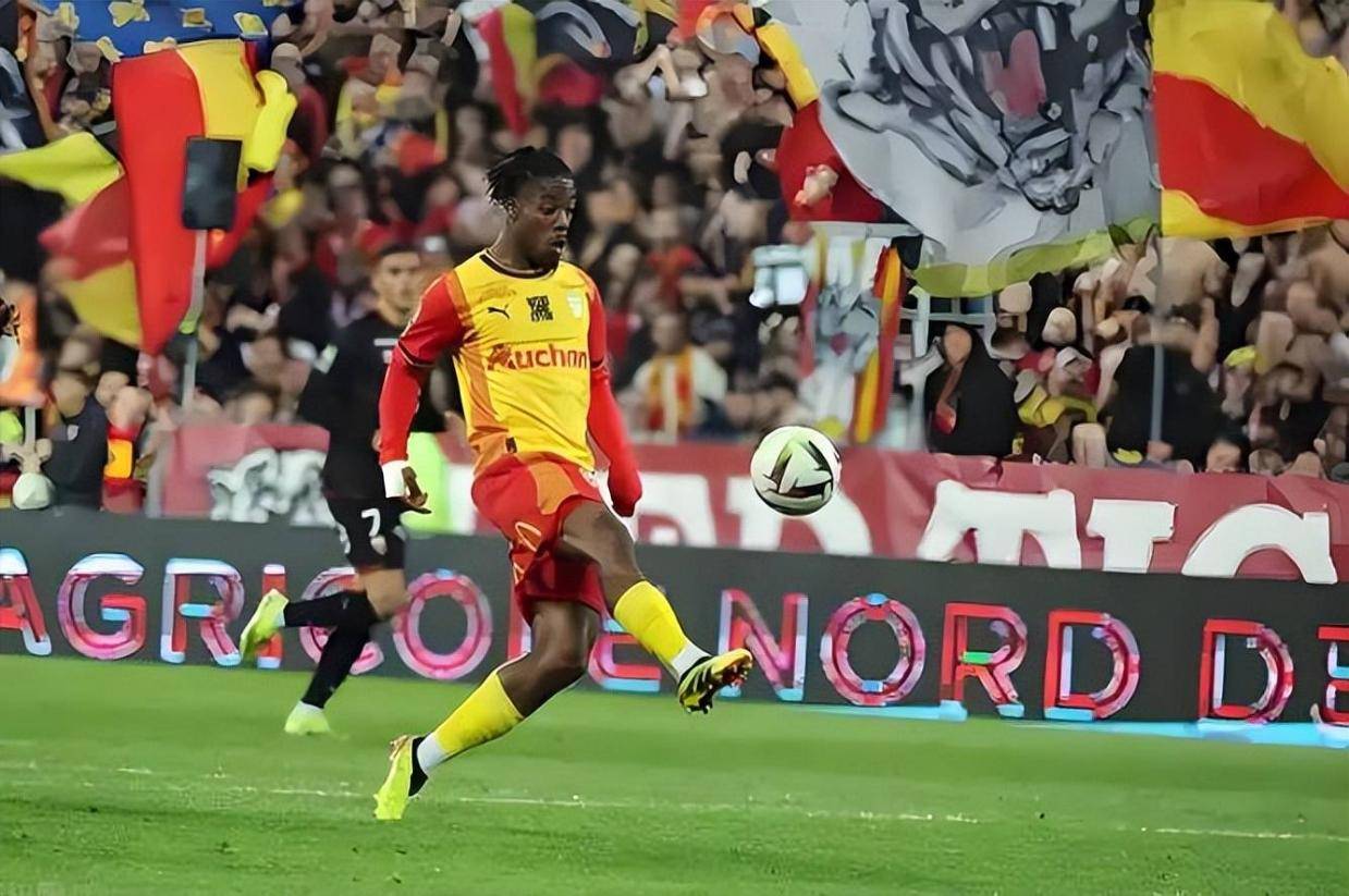 成都蓉城8月份补强又有新动作！法甲MVP+大牌国脚转会入队，已报名踢亚冠