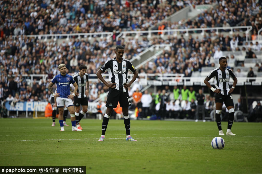 伊萨克缺席PFA颁奖典礼,利物浦转会风波再起!